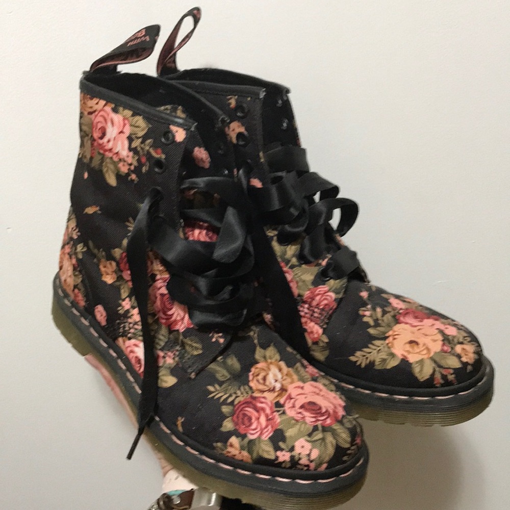 Dr Martens Black Floral Canvas 8-Eye Classic Boots